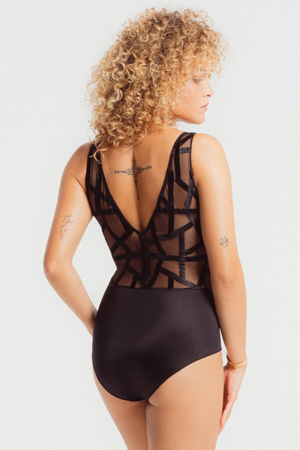 Srie V Neckline Embroidery Bodysuit
